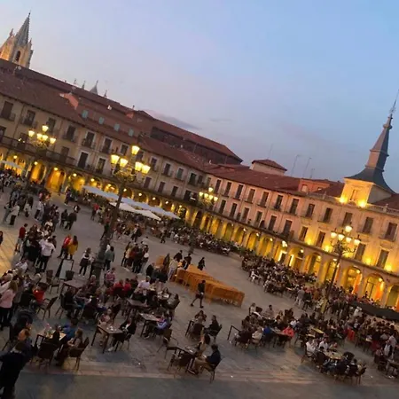 Bohemia Plaza Mayor Ii- Homestay Leon